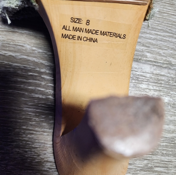 𝅺JOY & PEACE, Wood Heels, Size 8 - Picture 3 of 3